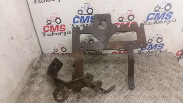 John Deere 5620, 5720, 5820 Hydraulic Valves Bracket Al174425 - Hydraulic valve for Farm tractor: picture 2 John Deere 5620, 5720, 5820 Hydraulic Valves Bracket Al174425 - Hydraulic valve for Farm tractor: picture 2