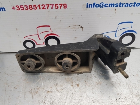 John Deere 6000,6010 Series Lower Right Hand Side Door Hinge Re46592, Al71325 - Door and parts for Farm tractor: picture 4 John Deere 6000,6010 Series Lower Right Hand Side Door Hinge Re46592, Al71325 - Door and parts for Farm tractor: picture 4