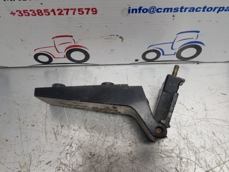 John Deere 6000,6010 Series Lower Right Hand Side Door Hinge Re46592, Al71325 - Door and parts for Farm tractor: picture 2 John Deere 6000,6010 Series Lower Right Hand Side Door Hinge Re46592, Al71325 - Door and parts for Farm tractor: picture 2