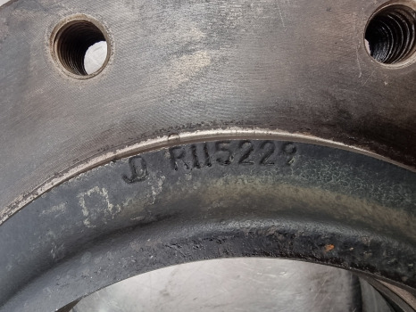 John Deere 7700, 7710, 7600, 7800, Front Axle Hub Bolt Plate R115229 - Front axle: picture 5 John Deere 7700, 7710, 7600, 7800, Front Axle Hub Bolt Plate R115229 - Front axle: picture 5