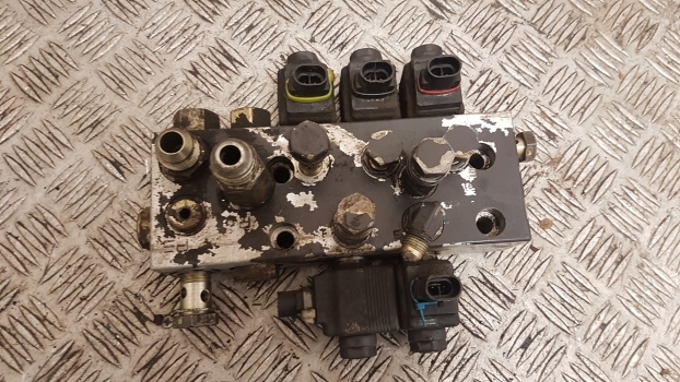 Landini Mythos 115 Transmission Hydraulic Valve Block 3648149m91, 3655022m91 - Hydraulic valve for Farm tractor: picture 3 Landini Mythos 115 Transmission Hydraulic Valve Block 3648149m91, 3655022m91 - Hydraulic valve for Farm tractor: picture 3