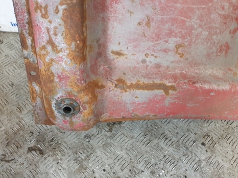 Massey Ferguson 135 Solid Original Fuel Tank 897401m91, 897390m91, 897390m91 - Fuel tank for Farm tractor: picture 4 Massey Ferguson 135 Solid Original Fuel Tank 897401m91, 897390m91, 897390m91 - Fuel tank for Farm tractor: picture 4