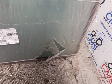 Massey Ferguson 200, 300, 600, Landini Cab Windshield 3301875m1, 3301875m3 - Window and parts for Farm tractor: picture 5 Massey Ferguson 200, 300, 600, Landini Cab Windshield 3301875m1, 3301875m3 - Window and parts for Farm tractor: picture 5