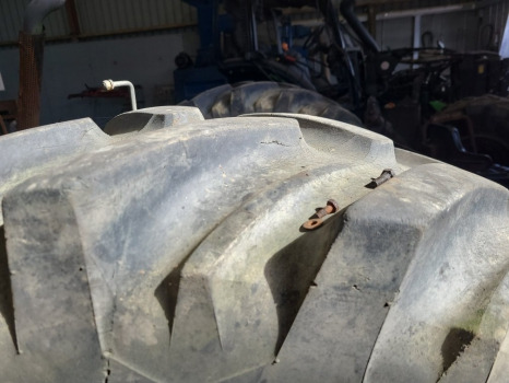 Massey Ferguson 265, 275, 290, 298 Rear Wheel And Tyre 16.9r34 - Wheel and tire package: picture 3 Massey Ferguson 265, 275, 290, 298 Rear Wheel And Tyre 16.9r34 - Wheel and tire package: picture 3