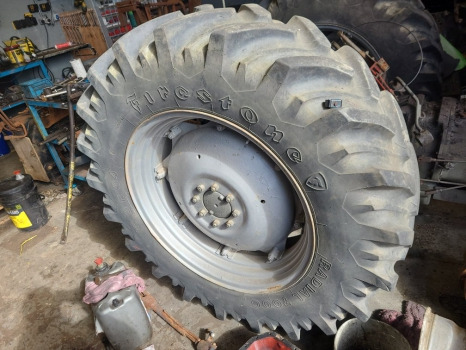 Massey Ferguson 265, 275, 290 Rear Wheel And Tyre 16.9r34 - Wheel and tire package: picture 1 Massey Ferguson 265, 275, 290 Rear Wheel And Tyre 16.9r34 - Wheel and tire package: picture 1