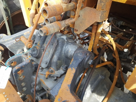 Massey Ferguson 5400, 6400 Ser 5455 Lift Cover 4305167m2, 3796053m13, 3796054m13 - Hydraulics: picture 2 Massey Ferguson 5400, 6400 Ser 5455 Lift Cover 4305167m2, 3796053m13, 3796054m13 - Hydraulics: picture 2