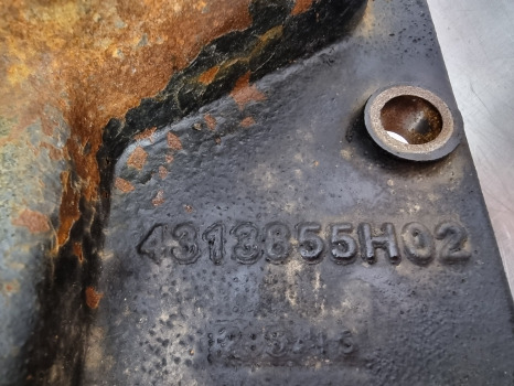 Massey Ferguson 5612, 5400, 5600, 5700, 6700 Hydraulic Pump Cover 4313856m1 - Hydraulics: picture 4 Massey Ferguson 5612, 5400, 5600, 5700, 6700 Hydraulic Pump Cover 4313856m1 - Hydraulics: picture 4