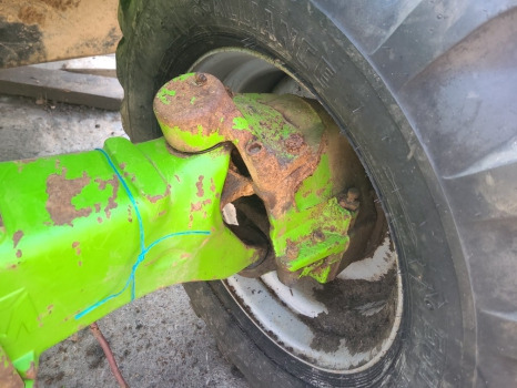 Merlo P28.7 Kt Front Axle Hub Lhs Complete With Drive Shaft - Front axle: picture 1 Merlo P28.7 Kt Front Axle Hub Lhs Complete With Drive Shaft - Front axle: picture 1