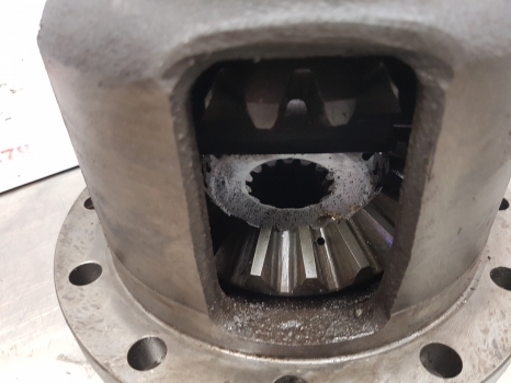 New Holland 8360, Tm140, 60, M, F, F130dfront Axle Differential Assembly 5154262 - Differential gear for Farm tractor: picture 2 New Holland 8360, Tm140, 60, M, F, F130dfront Axle Differential Assembly 5154262 - Differential gear for Farm tractor: picture 2