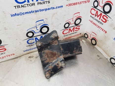 New Holland T6070 Plus T6000, Tsa Hook, Drawbar Holder Bracket 87610371 - Frame/ Chassis: picture 4 New Holland T6070 Plus T6000, Tsa Hook, Drawbar Holder Bracket 87610371 - Frame/ Chassis: picture 4