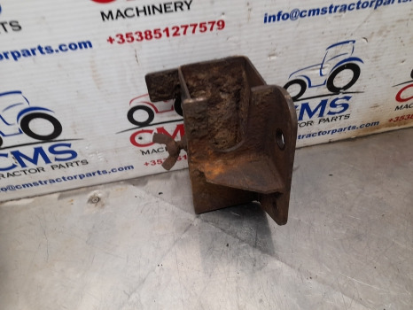New Holland T7030, T7040 Case Puma 210 Hook, Drawbar Holding Bracket 82039820 - Frame/ Chassis: picture 3 New Holland T7030, T7040 Case Puma 210 Hook, Drawbar Holding Bracket 82039820 - Frame/ Chassis: picture 3
