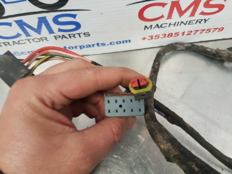 New Holland T7040, T6000, T7000, Ac Wiring Loom 87395315, 84194119 - Cables/ Wire harness: picture 4 New Holland T7040, T6000, T7000, Ac Wiring Loom 87395315, 84194119 - Cables/ Wire harness: picture 4