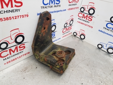 New Holland Td5.105 Front Axle Mudguard Bracket Lhs 47572978, 84606292 - Fender for Farm tractor: picture 2 New Holland Td5.105 Front Axle Mudguard Bracket Lhs 47572978, 84606292 - Fender for Farm tractor: picture 2