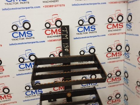 New Holland Tm, 60, Mxm, Fiat M Series, Foot Step Lhs 82009071, 82007892 - Footstep for Agricultural machinery: picture 4 New Holland Tm, 60, Mxm, Fiat M Series, Foot Step Lhs 82009071, 82007892 - Footstep for Agricultural machinery: picture 4
