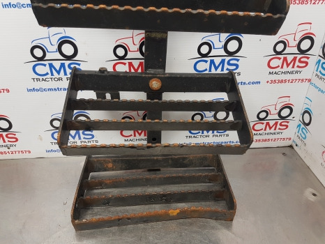 New Holland Tm, 60, Mxm, Fiat M Series, Foot Step Lhs 82009071, 82007892 - Footstep for Agricultural machinery: picture 2 New Holland Tm, 60, Mxm, Fiat M Series, Foot Step Lhs 82009071, 82007892 - Footstep for Agricultural machinery: picture 2