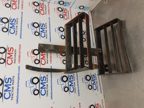 New Holland Tm, 60, Mxm, Fiat M Series, Foot Step Lhs 82009071, 82034455 - Footstep for Agricultural machinery: picture 4 New Holland Tm, 60, Mxm, Fiat M Series, Foot Step Lhs 82009071, 82034455 - Footstep for Agricultural machinery: picture 4