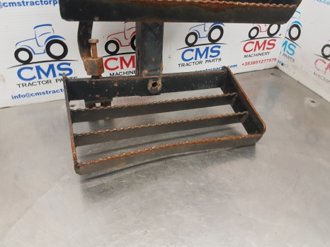New Holland Tm, 60, Mxm, Fiat M Series, Foot Step Lhs 82009071, 82034455 - Footstep for Agricultural machinery: picture 3 New Holland Tm, 60, Mxm, Fiat M Series, Foot Step Lhs 82009071, 82034455 - Footstep for Agricultural machinery: picture 3