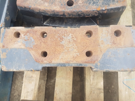 New Holland Tm, Ts, 60 Series Main Weight Carrier Block 82026907, 82014593 - Counterweight for Agricultural machinery: picture 5 New Holland Tm, Ts, 60 Series Main Weight Carrier Block 82026907, 82014593 - Counterweight for Agricultural machinery: picture 5