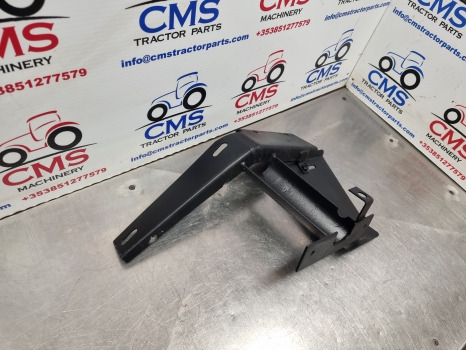 New Holland Tm, Ts, Tl, 60, 40 Series, Mudguard Extension Support Rhs 82029985 - Fender: picture 2 New Holland Tm, Ts, Tl, 60, 40 Series, Mudguard Extension Support Rhs 82029985 - Fender: picture 2