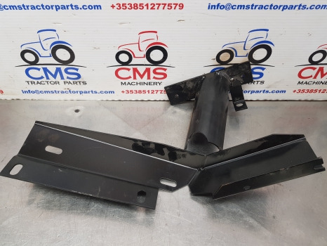 New Holland Tm, Ts, Tl, 60, 40 Series, Mudguard Extension Support Rhs 82029985 - Fender: picture 4 New Holland Tm, Ts, Tl, 60, 40 Series, Mudguard Extension Support Rhs 82029985 - Fender: picture 4