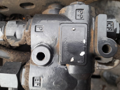 Valtra 6100, 6200, 6300, 6400 Hydraulic Priority Valve 152b8140, V32591300 - Hydraulics: picture 2 Valtra 6100, 6200, 6300, 6400 Hydraulic Priority Valve 152b8140, V32591300 - Hydraulics: picture 2