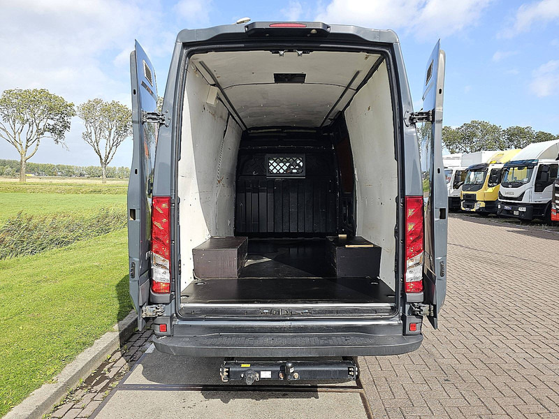 Panel van Iveco Daily 35C15 3.0 L 150 L2H2 DL: picture 12