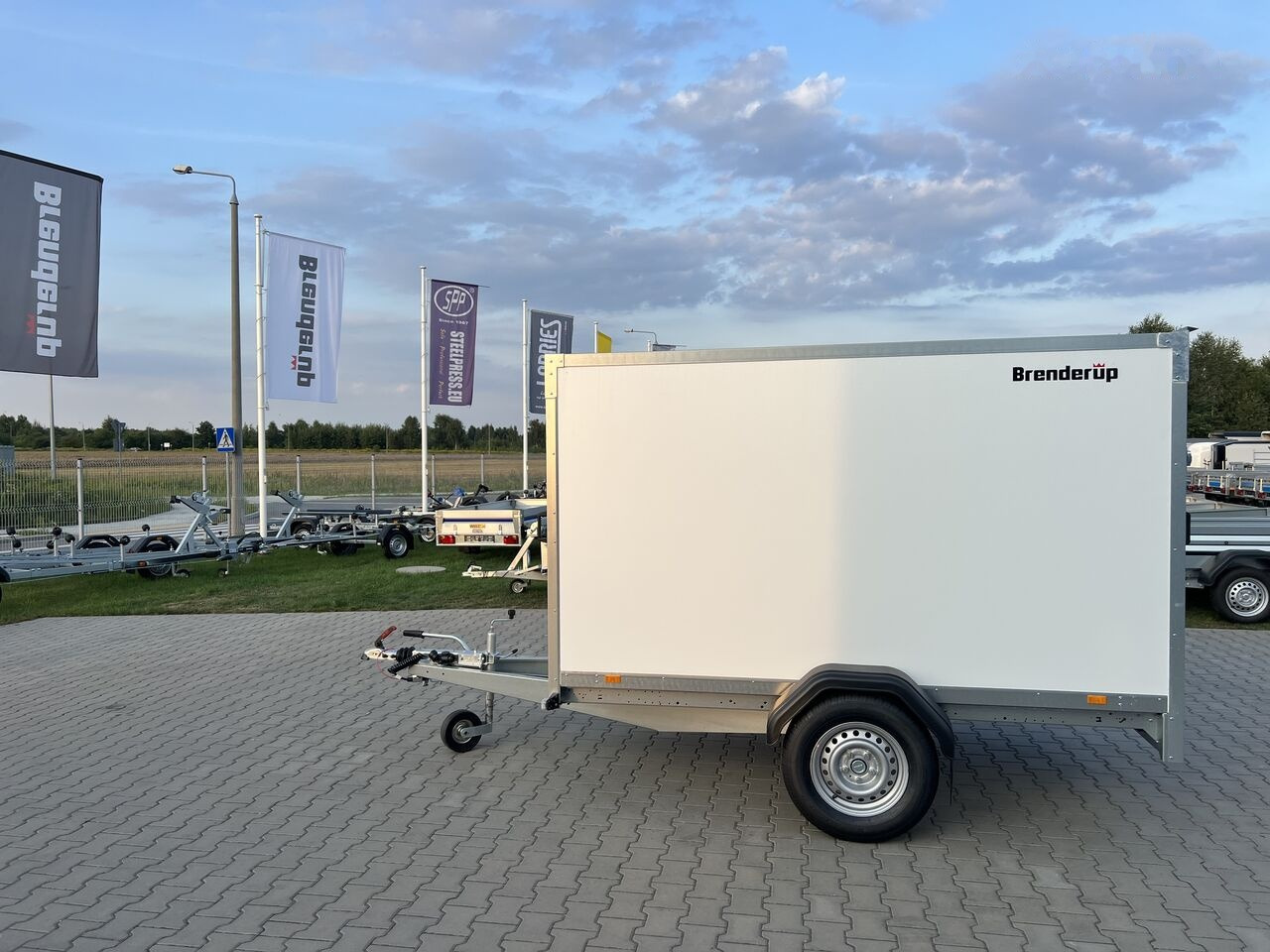 Brenderup Cargo CD260UB DMC 1300 kg przyczepa kontener + rampa - Closed box trailer: picture 2 Brenderup Cargo CD260UB DMC 1300 kg przyczepa kontener + rampa - Closed box trailer: picture 2