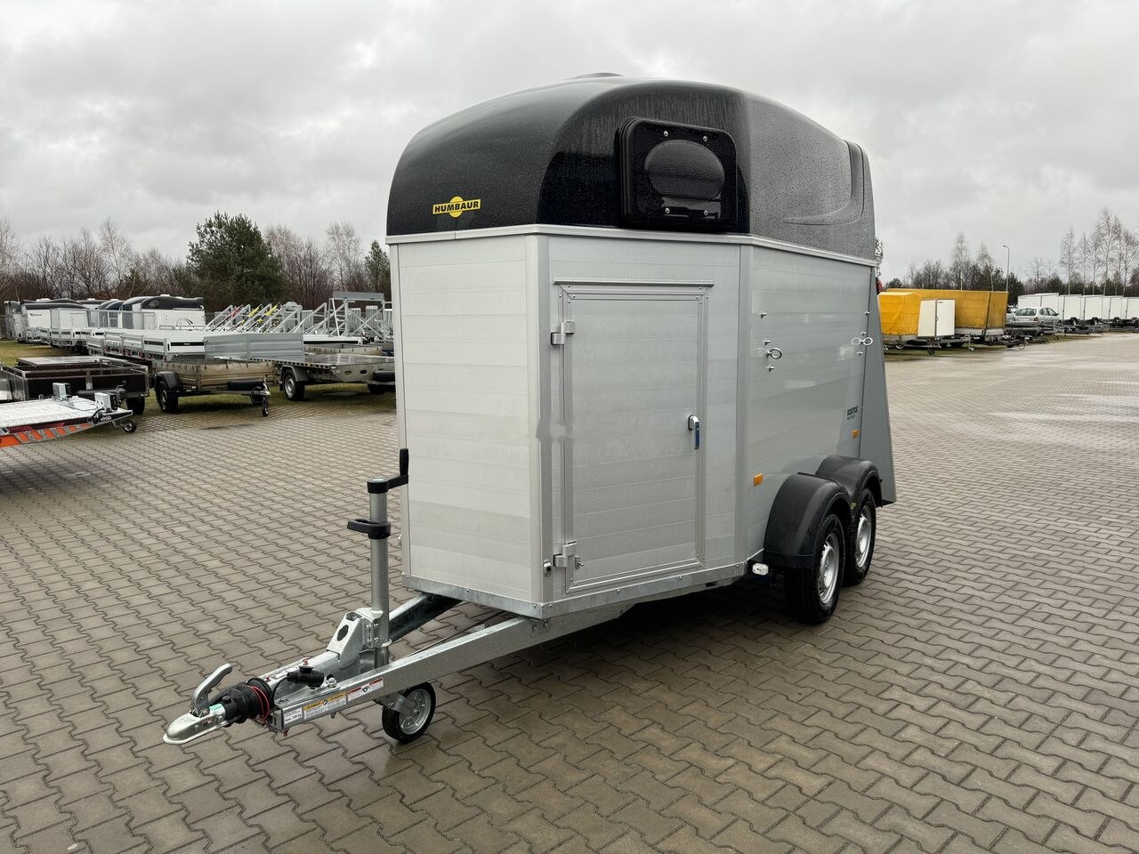 Humbaur Equitos Alu Plus 2000 trailer for 2 horses saddle room 2T GVW - Horse trailer: picture 1 Humbaur Equitos Alu Plus 2000 trailer for 2 horses saddle room 2T GVW - Horse trailer: picture 1