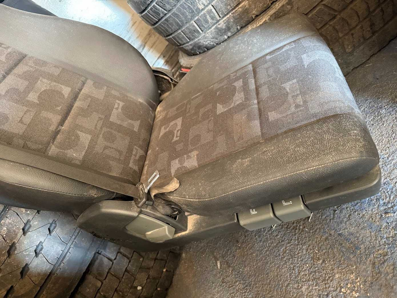 Foteli siedzenia komplet Mercedes Actros nowe - Seat for Truck: picture 3 Foteli siedzenia komplet Mercedes Actros nowe - Seat for Truck: picture 3