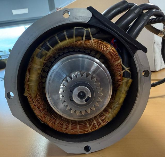 Jungheinrich 51050621 | Drive motor AF 4D4-L1 I/N 1011130 3 x14V 1,0 KW sn. JA18 - Electrical system for Material handling equipment: picture 3 Jungheinrich 51050621 | Drive motor AF 4D4-L1 I/N 1011130 3 x14V 1,0 KW sn. JA18 - Electrical system for Material handling equipment: picture 3