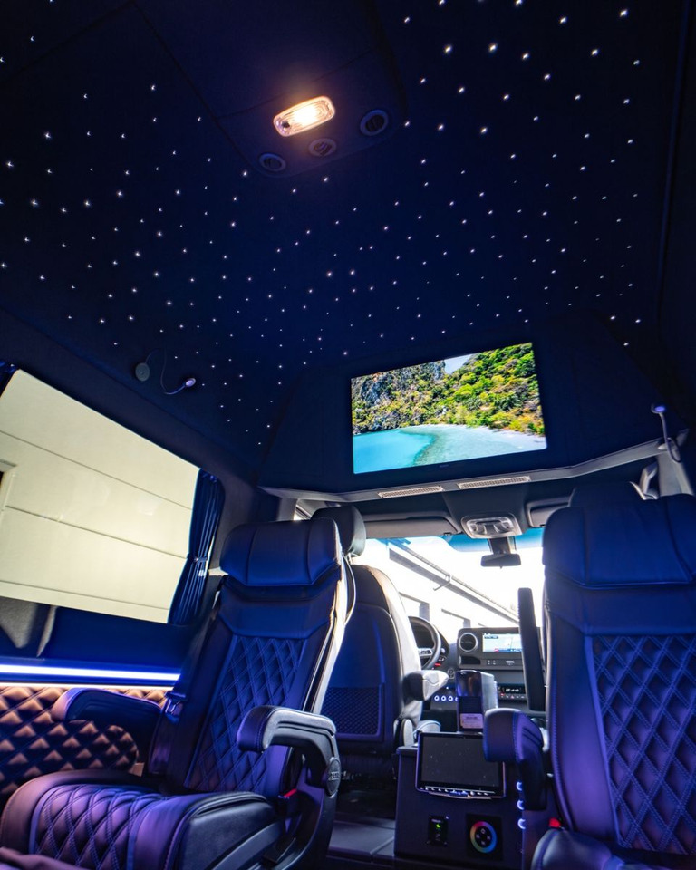 Mercedes-Benz Sprinter 319 VIP Van/ Sleeping Area/ Ski Holders - Passenger van: picture 2 Mercedes-Benz Sprinter 319 VIP Van/ Sleeping Area/ Ski Holders - Passenger van: picture 2