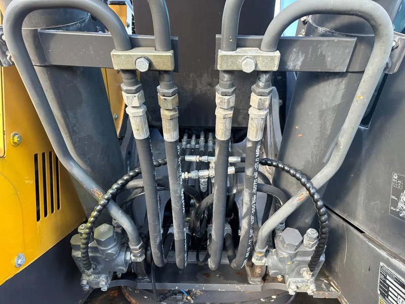 New Crawler excavator Volvo ECR 235 EL: picture 8