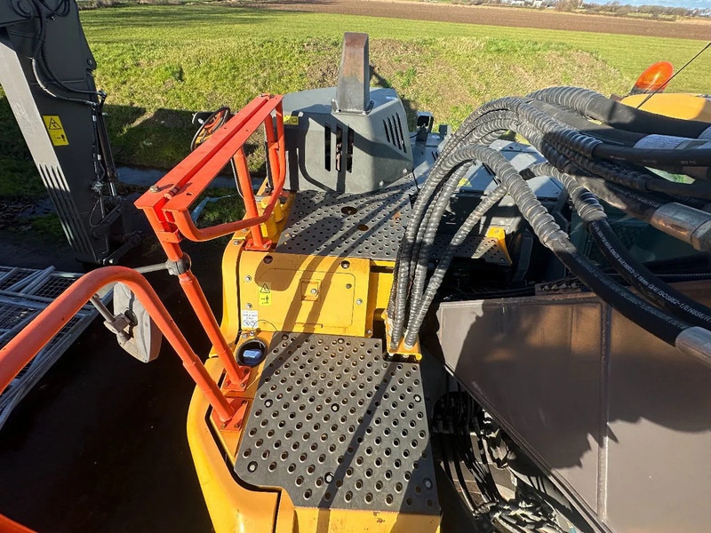 New Crawler excavator Volvo ECR 235 EL: picture 9