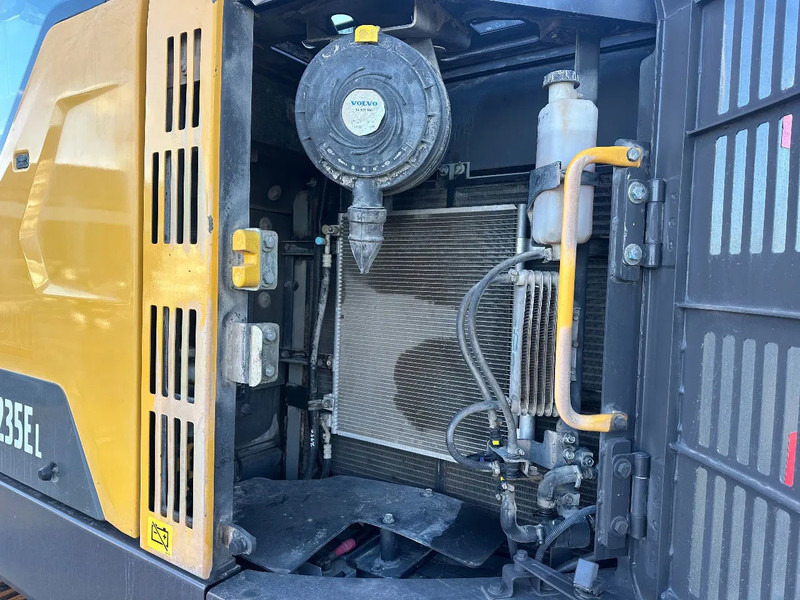 New Crawler excavator Volvo ECR 235 EL: picture 16