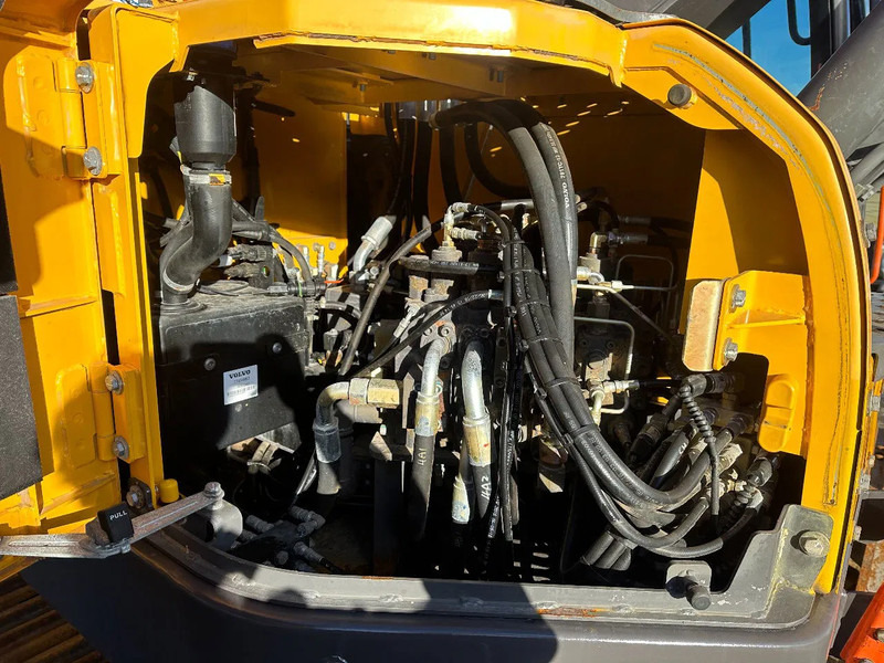 New Crawler excavator Volvo ECR 235 EL: picture 15