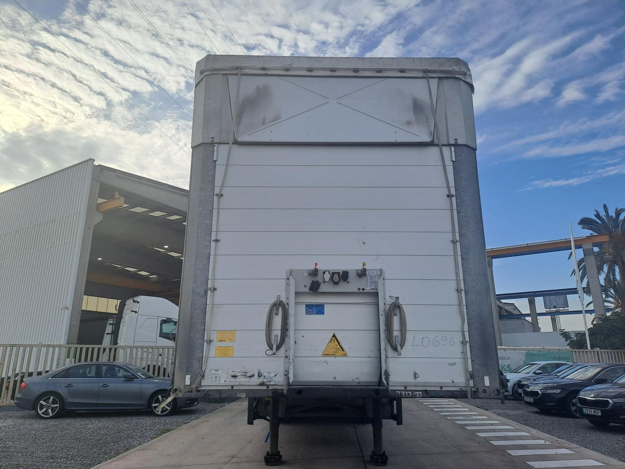 Schmitz Cargobull SCS24/L Varios - Curtainsider semi-trailer: picture 2 Schmitz Cargobull SCS24/L Varios - Curtainsider semi-trailer: picture 2