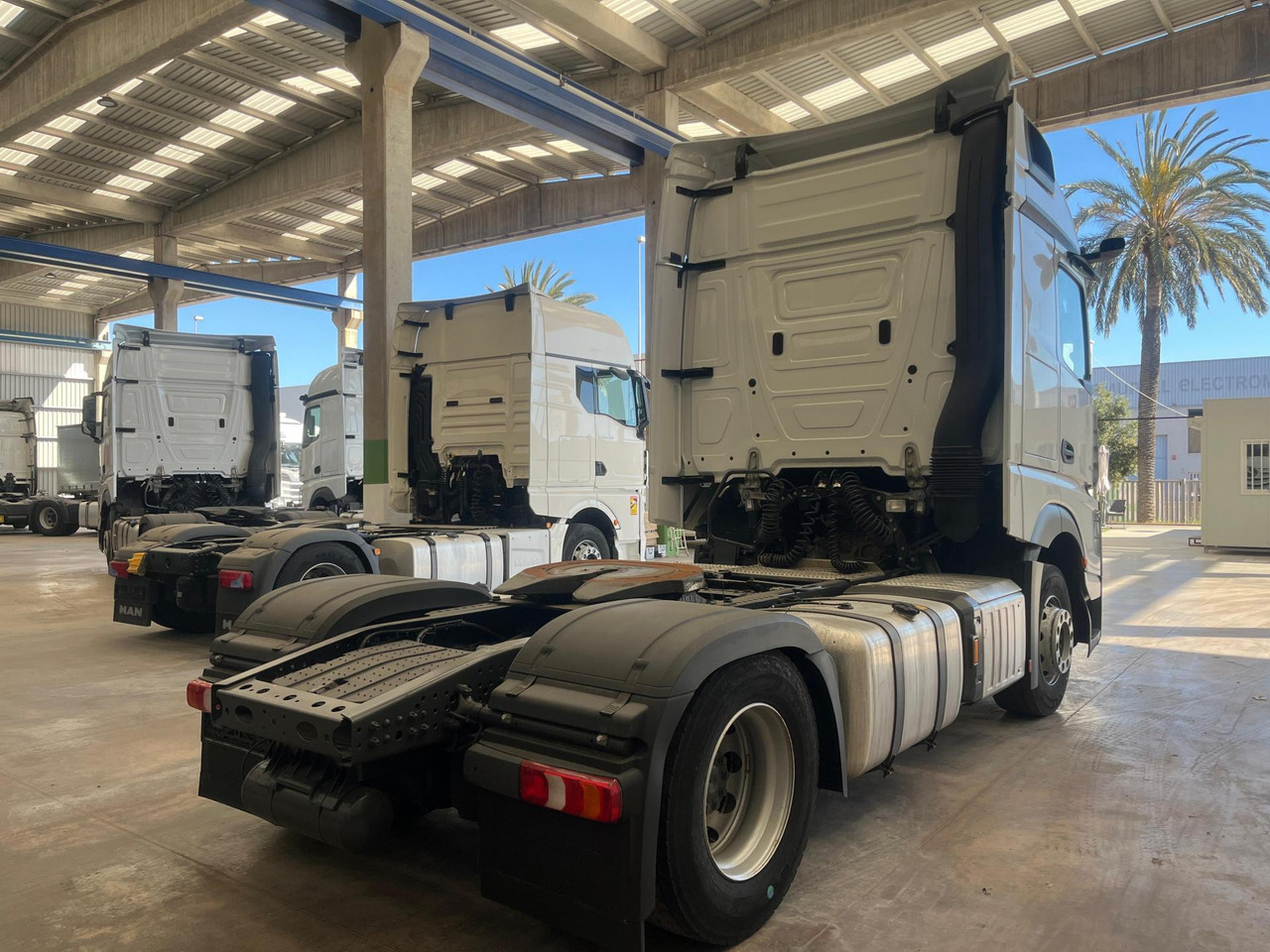 Mercedes-Benz Actros 5 1845 BigSpace - Tractor unit: picture 2 Mercedes-Benz Actros 5 1845 BigSpace - Tractor unit: picture 2