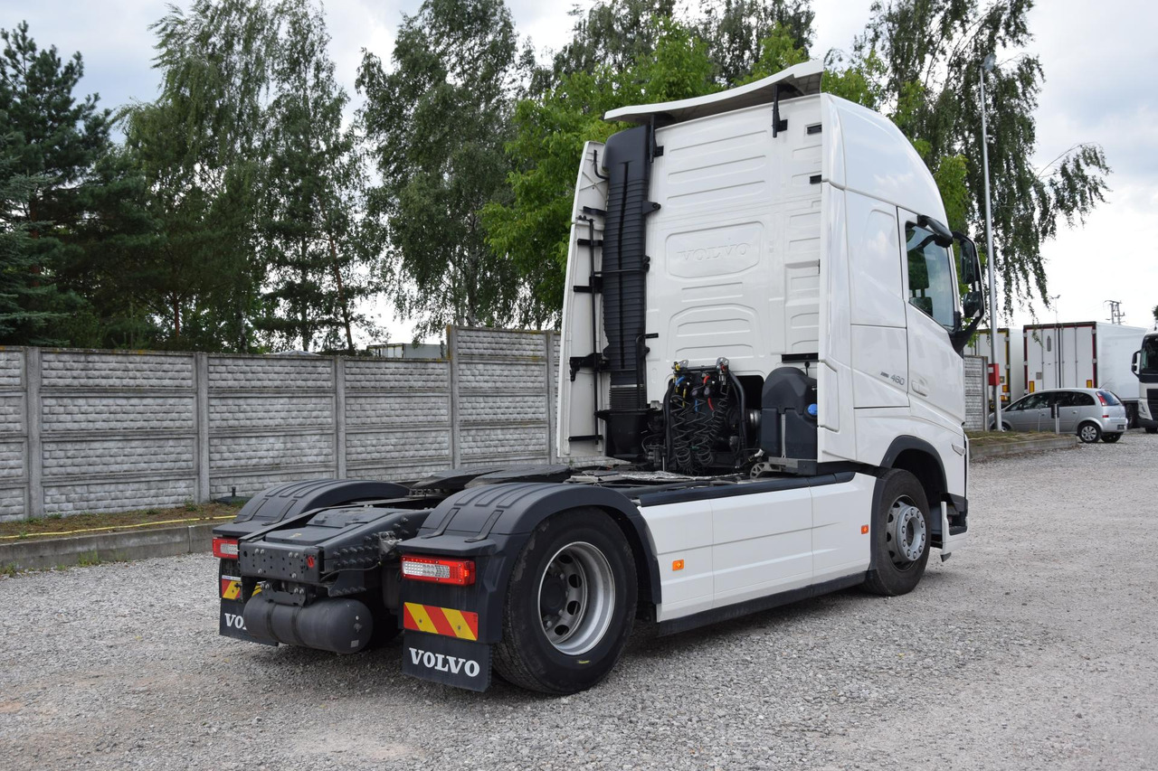 Volvo FH 460 Globetrotter XL i-Save Side Skirts - Tractor unit: picture 4 Volvo FH 460 Globetrotter XL i-Save Side Skirts - Tractor unit: picture 4