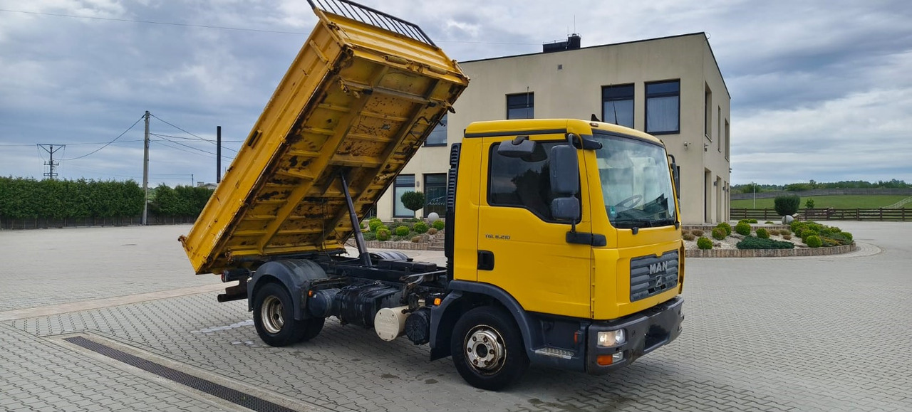 MAN TGL 8.210 * 2007 * 3-stronny KIPER * NOWE OPONY * MANUAL * RESOR * 3 MIEJSCA - Tipper: picture 1 MAN TGL 8.210 * 2007 * 3-stronny KIPER * NOWE OPONY * MANUAL * RESOR * 3 MIEJSCA - Tipper: picture 1