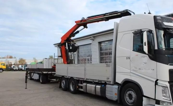 Volvo FH500 6x2 | Platforma z HDS Fassi F215A7 - Sterowanie radiowe | Euro 6 | Automatyczna skrzynia | 390 000 km - Dropside/ Flatbed truck, Crane truck: picture 2 Volvo FH500 6x2 | Platforma z HDS Fassi F215A7 - Sterowanie radiowe | Euro 6 | Automatyczna skrzynia | 390 000 km - Dropside/ Flatbed truck, Crane truck: picture 2