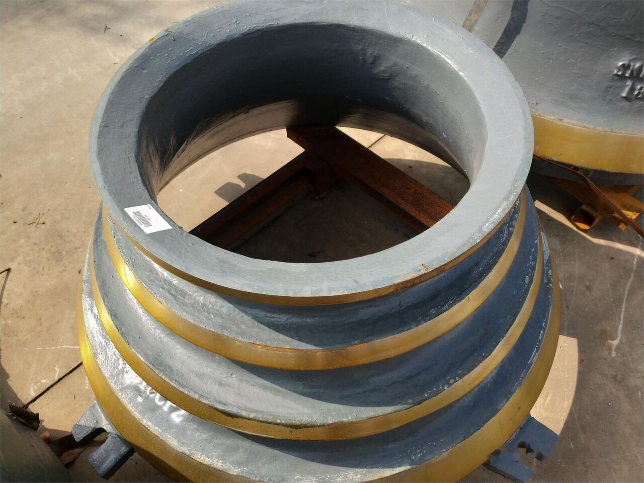 BOWL/CONCAVE/MANTLE/SPARE PARTS KINGLINK for Sandvik crushing plant - Spare parts: picture 1 BOWL/CONCAVE/MANTLE/SPARE PARTS KINGLINK for Sandvik crushing plant - Spare parts: picture 1