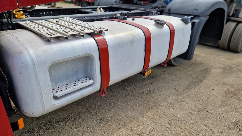 ALUMINUM OIL TANK 830 L - Fuel tank for Truck: picture 3 ALUMINUM OIL TANK 830 L - Fuel tank for Truck: picture 3
