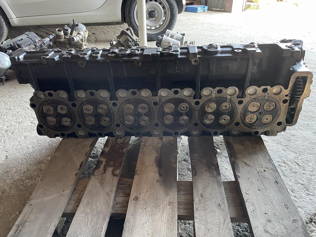 MAN TGA COMMONRAIL D20 - Cylinder head for Truck: picture 4 MAN TGA COMMONRAIL D20 - Cylinder head for Truck: picture 4