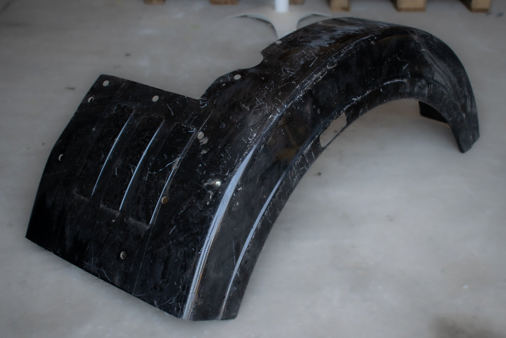 MERCEDES-BENZ 381-389 RIGHT CABIN FENDER (PASSENGER) - Body and exterior for Truck: picture 1 MERCEDES-BENZ 381-389 RIGHT CABIN FENDER (PASSENGER) - Body and exterior for Truck: picture 1