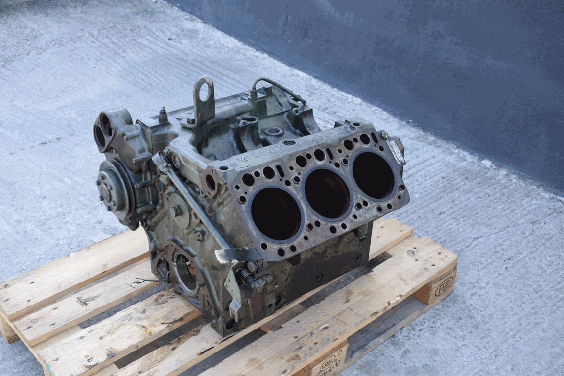 MERCEDES-BENZ 421 - Cylinder block for Truck: picture 2 MERCEDES-BENZ 421 - Cylinder block for Truck: picture 2
