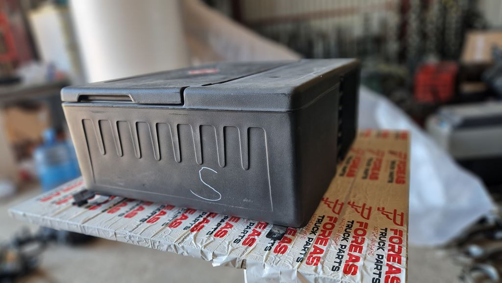 MERCEDES-BENZ ACTROS MP3 FOOD REFRIGERATOR - A 943 830 08 60 - Cab and interior for Truck: picture 3 MERCEDES-BENZ ACTROS MP3 FOOD REFRIGERATOR - A 943 830 08 60 - Cab and interior for Truck: picture 3