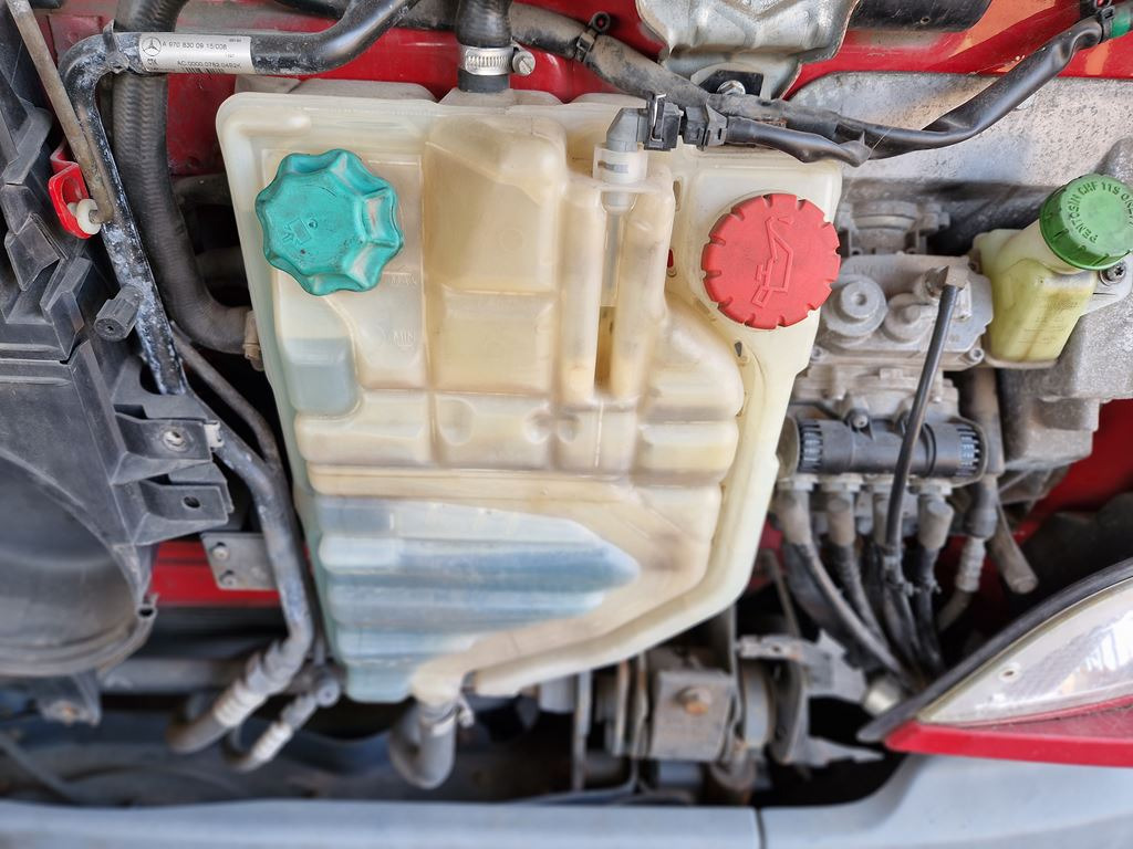 MERCEDES-BENZ ATEGO 2 - A 970 500 03 49 - Expansion tank for Truck: picture 1 MERCEDES-BENZ ATEGO 2 - A 970 500 03 49 - Expansion tank for Truck: picture 1