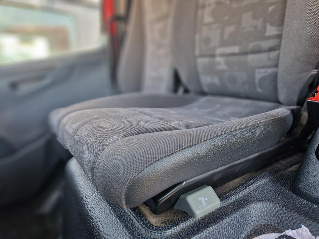 MERCEDES-BENZ ATEGO 2 - MIDDLE - Seat for Truck: picture 3 MERCEDES-BENZ ATEGO 2 - MIDDLE - Seat for Truck: picture 3