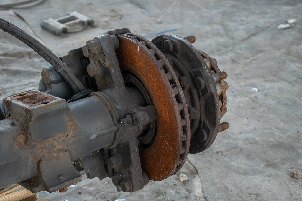 MERCEDES-BENZ ATEGO - 6HOLE - DRIVER - Brake caliper for Truck: picture 2 MERCEDES-BENZ ATEGO - 6HOLE - DRIVER - Brake caliper for Truck: picture 2