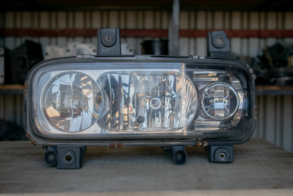 MERCEDES-BENZ HEADLIGHT - DRIVER - Headlight for Truck: picture 1 MERCEDES-BENZ HEADLIGHT - DRIVER - Headlight for Truck: picture 1